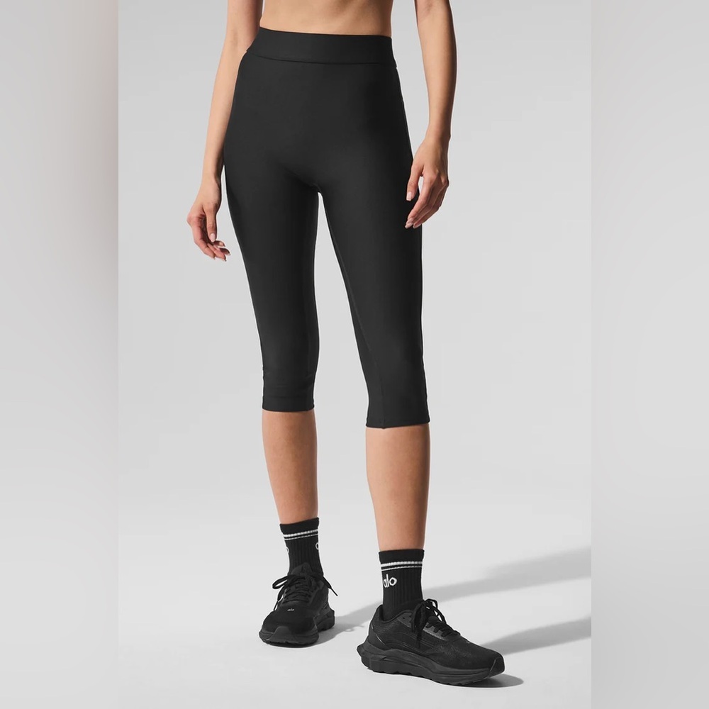 ALO YOGA | ✨NEW✨ Airlift Mesh High-Waist Just Right Capri in Black